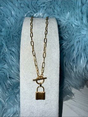 Gold Padlock Toggle Necklace - Women's Fashion Jewelry